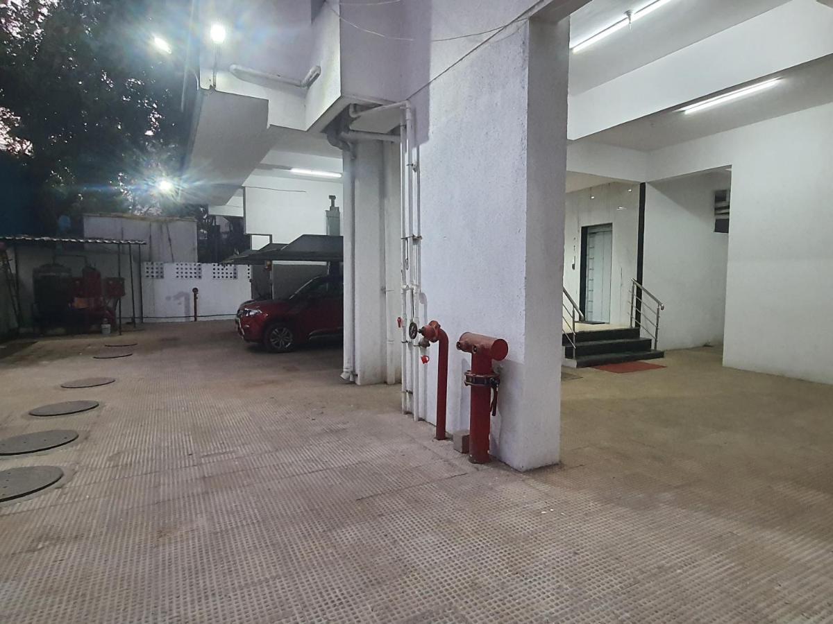 Osi Apartments Khar West 뭄바이 외부 사진