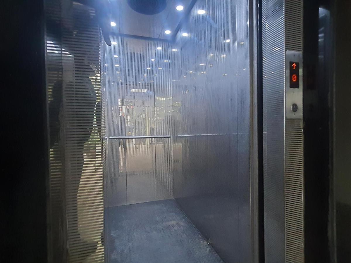 Osi Apartments Khar West 뭄바이 외부 사진